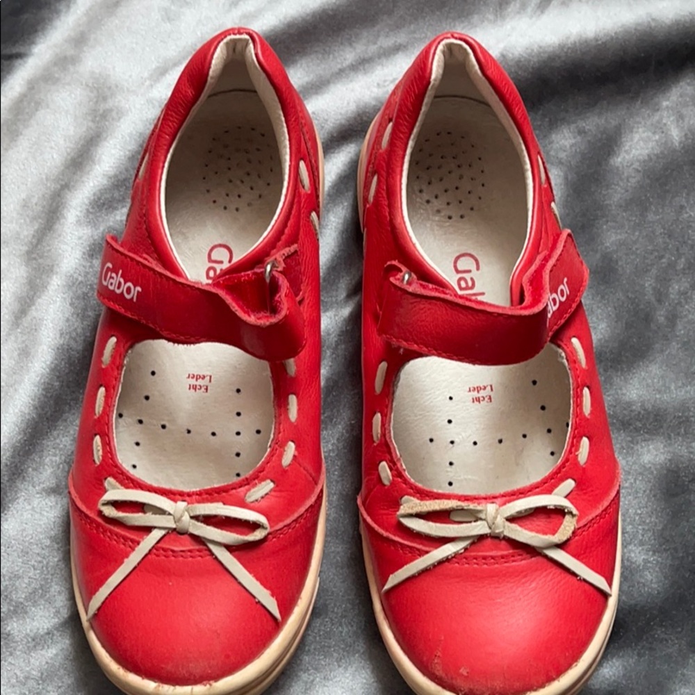 Leather girls shoes Size 33